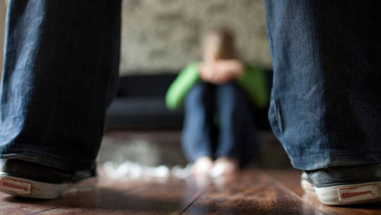 Violența și sărăcia: miliarde pierdute în România 1 analiza violenta ne saraceste saracia genereaza violenta cum se pierd miliarde si de ce e romania vulnerabila 692590af39635