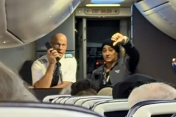 frustrated pilot tells passengers to call your senators blasts govt shutdown on video 691206d441fb4