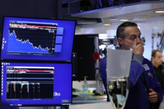 global markets fall after tech sell off and fears over chinese economy 6916ece15926f