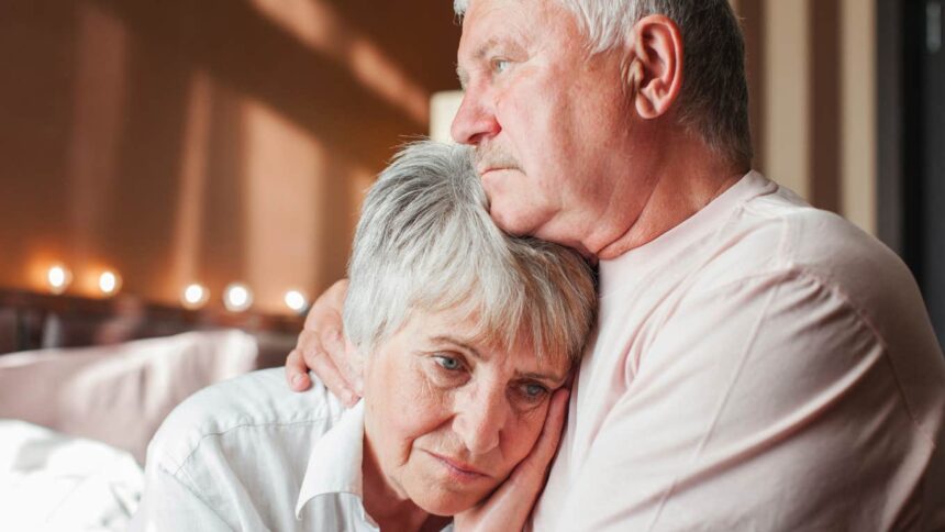 Semne că părinții tăi se simt mai singuri decât cred 1 if your parents complain about these 11 things theyre lonelier than they want you to know 692772305a80f