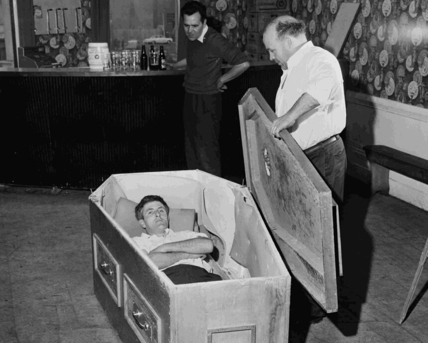 Povestea incredibilă a muncitorului irlandez îngropat timp de 61 de zile 1 incredible story of irish labourer buried alive in coffin for 61 days told in new documentary 691b35ac948d0