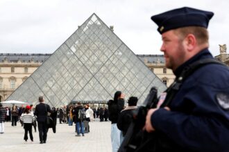 louvre heist a deafening wake up call says auditor 690c8d6567ff9