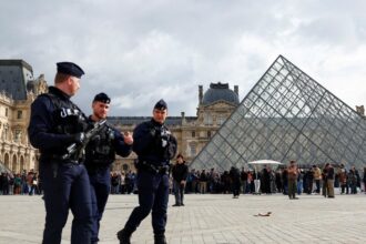 louvre jewel heist by petty criminals not organised professionals says paris prosecutor 6907d773b9892