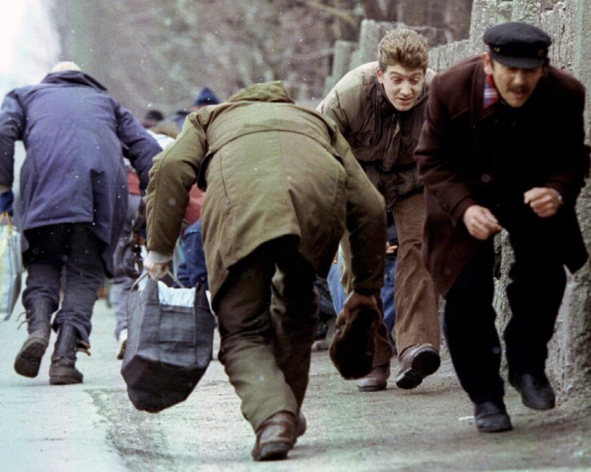 Procurorii din Milano investighează turismul de lunetiști în Bosnia 1 milan prosecutors investigate alleged sniper tourism during bosnian war 69141511a5078