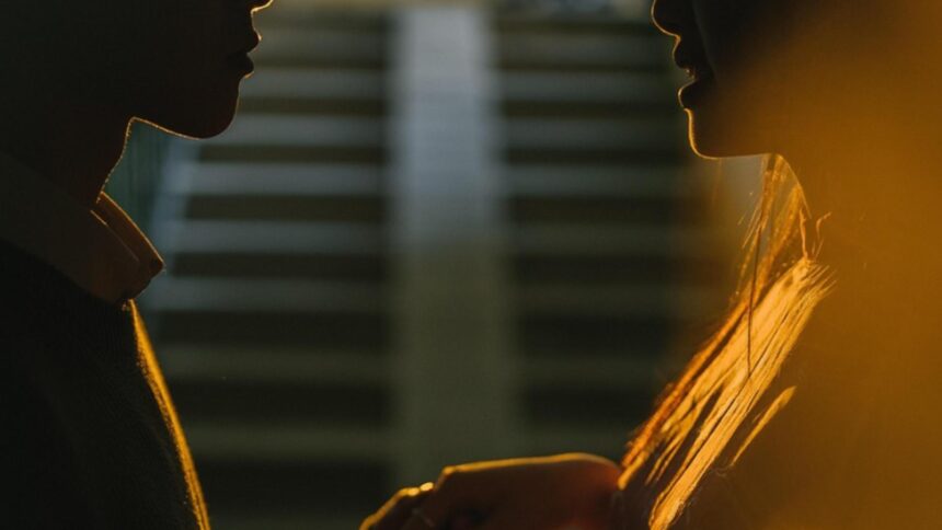 Tânără de 18 ani și-a înjunghiat iubitul după operație 1 o tanara de 18 ani si a injunghiat iubitul barbatul i ar fi atins nasul dupa noua operatie am crezut pe moment ca mi a stricat operatia 6919d97eb9997