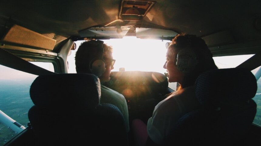 Pilot drogat a încercat să oprească motoarele în zbor 1 pilot aflat sub influenta drogurilor a incercat sa opreasca motoarele unui avion in plin zbor credea ca nu mai traieste 6919e7ba64224