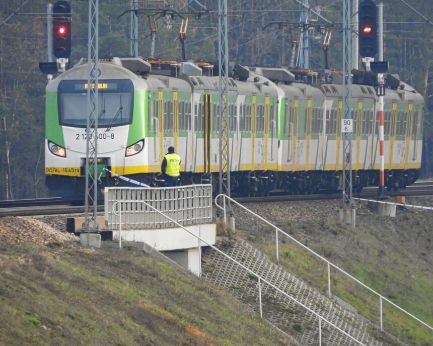 Polonia închide ultimul consulat rus după un atac terorist 1 poland closes last russian consulate after act of state terrorism on railway 691de7d858599