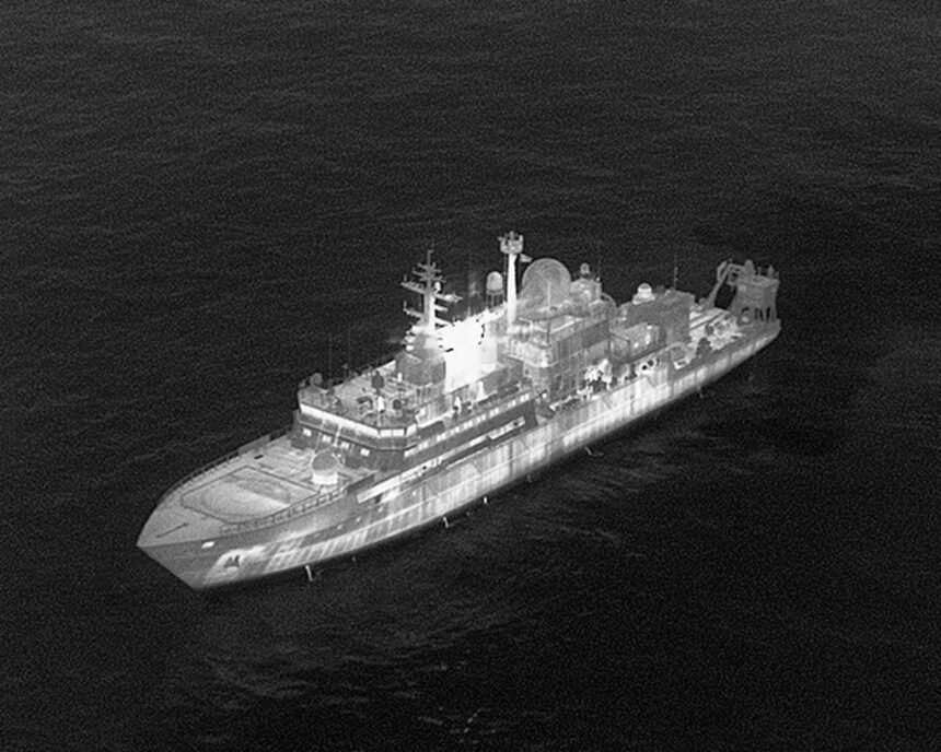 Nava rusă de spionaj intră în apele britanice 1 russian spy ship enters british waters and shines lasers at military pilots 691dc4a1159e5