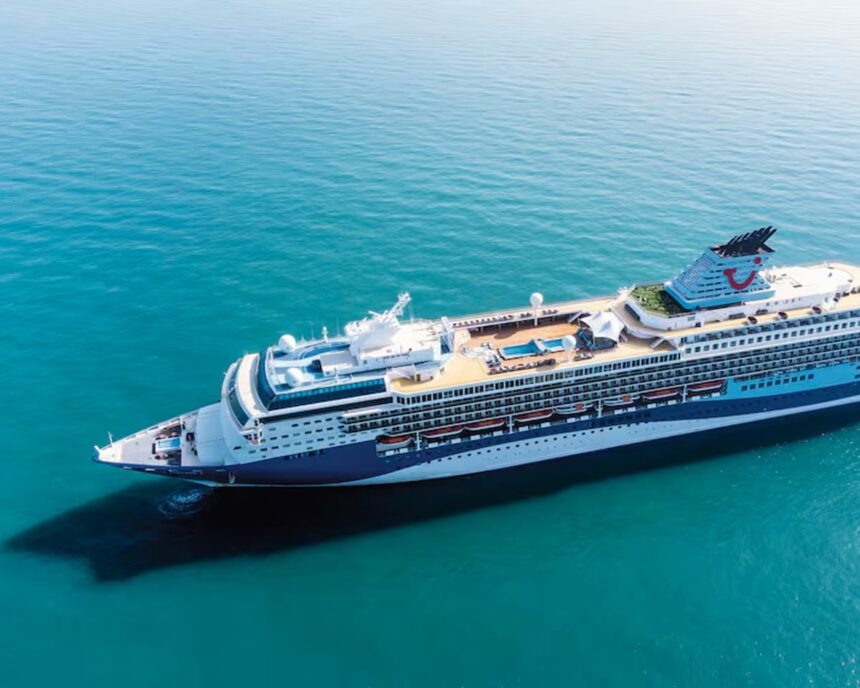 Căutări după britanicul căzut de pe un vas de croazieră 1 search under way after british man falls from cruise ship off tenerife 69298c2b17314