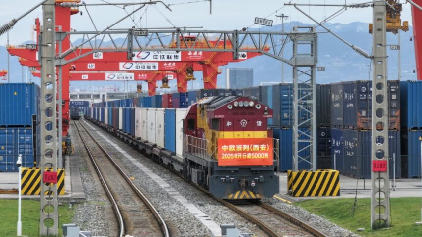 Tragedie pe calea ferată: 11 morți în China 1 tragedie uriasa pe calea ferata 11 morti si doi raniti dupa ce un tren a intrat intr un grup de muncitori in china 6927ea1de9513