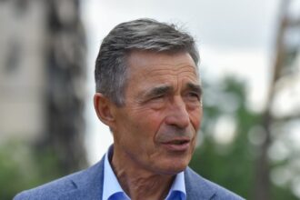 ukraine faces forever war unless europe steps up pressure on russia says ex nato chief 690c83e511137
