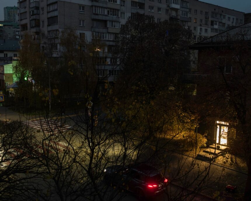 Ucraina se confruntă cu pene de curent masive după atacurile rusești 1 ukraine facing widespread power cuts after generating capacity reduced to zero by russian attacks 69107cfbcf810