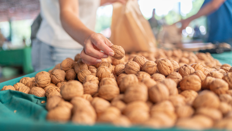 Postul Crăciunului, un lux din cauza prețurilor mari 1 video postul craciunului un lux pentru multi dintre romani produsele sunt mai scumpe oamenii nu mai cumpara ca inainte 691aad7d1d04f