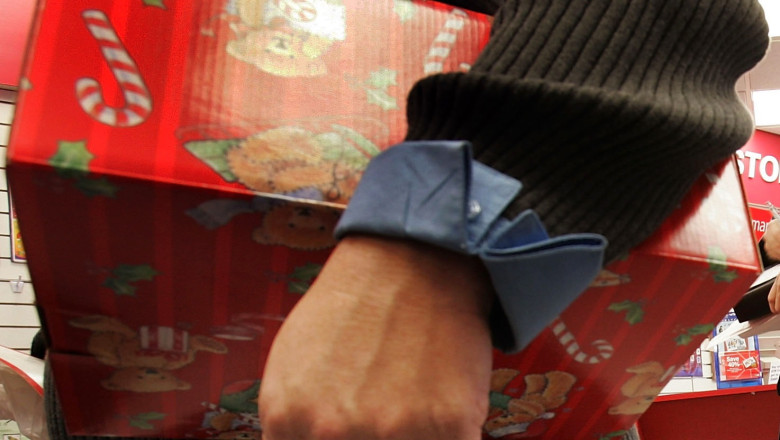 Crăciunul românilor: bugetul pentru cadouri se reduce 1 video un craciun mai scump bugetul pentru cadouri drastic subtiat de scumpiri cand sunt dispusi romanii sa cheltuiasca de sarbatori 692bd152a1d48