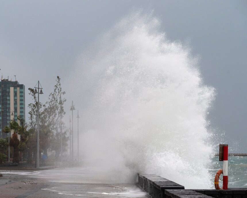 Avertizări meteo: Furtuna Claudia ajunge în Marea Britanie 1 weather warnings as spains storm claudia reaches uk on friday 6915ee7bc5b5e