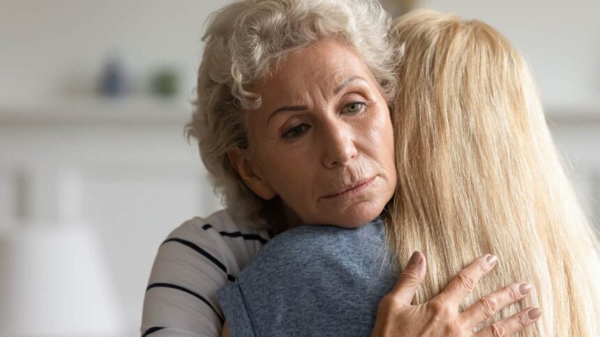 Semne că unul dintre părinți trece prin momente dificile 1 10 signs one of your parents is going through a really hard time but isnt telling you 69458cfd2cea2