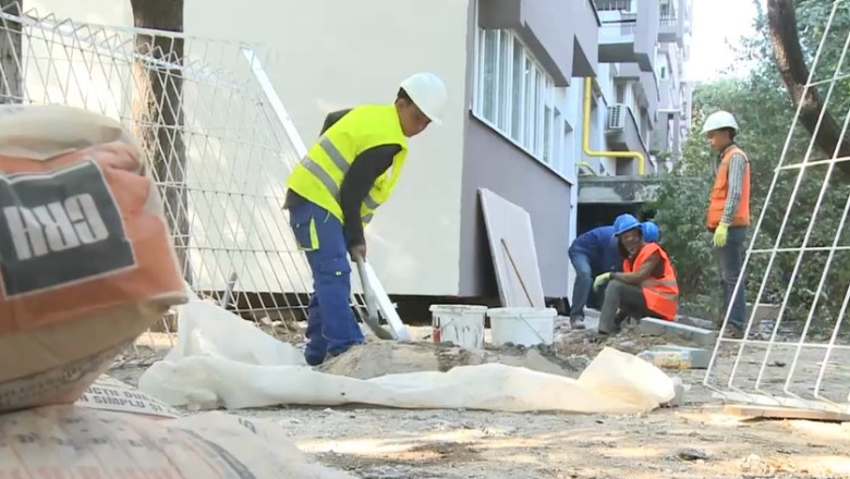 90.000 de lucrători străini, admiși în România anul viitor 1 90 000 de noi lucratori straini vor fi admisi anul viitor pe piata fortei de munca din romania domeniile in care vor activa acestia 69542b123e377