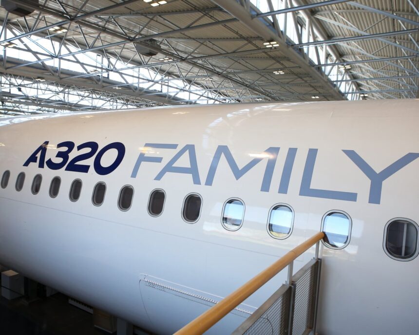 Airbus rezolvă defecțiunile și evită haosul în zboruri 1 airbus averts further travel disruption by fixing most jets hit by software glitch 692d96b816d2a