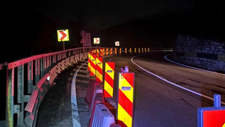 alunecare de teren sub structura dn1 politia a restrictionat partial traficul 69314fd791c7e