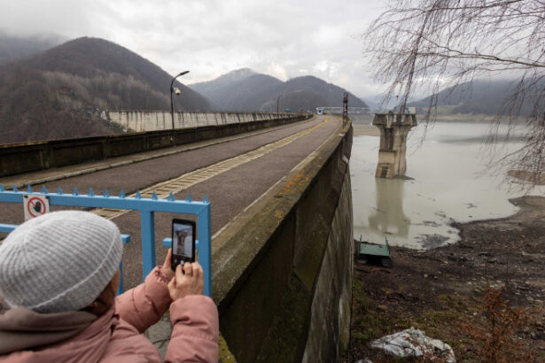 apele romane a reactionat la imaginile aparute cu barajul paltinu nu exista nicio avarie este un comportament normal de iarna 69365d58d8f79