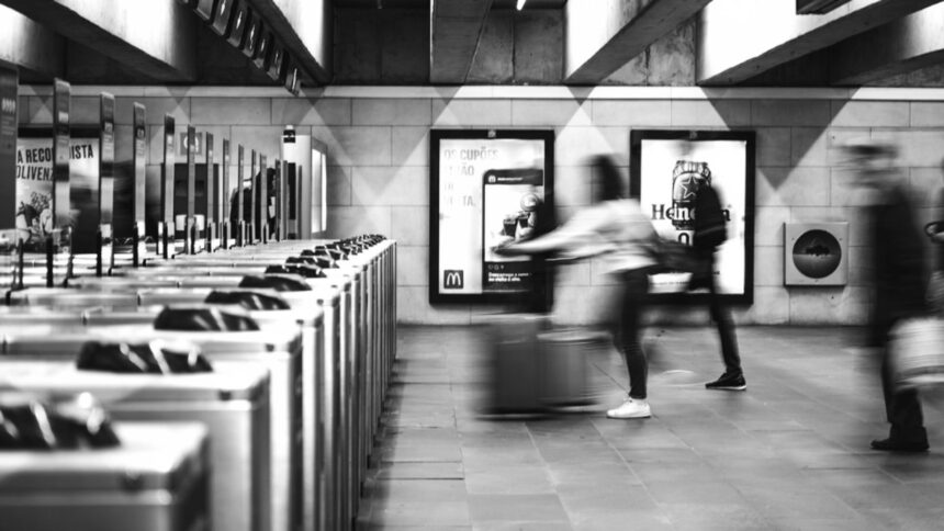 Atac cu cuțitul în metroul din Paris: trei răniți 1 atac cu cutitul in metroul din paris trei femei ranite suspectul prins la domiciliu 694f7e2d38665