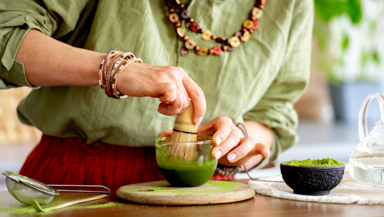 Matcha: Băutura sezonului și riscurile consumului excesiv 1 ce este matcha bautura virala a sezonului specialistii avertizeaza consumul excesiv poate provoca insomnii 69365d0561789