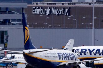 edinburgh airport suspends all flights due to it problem in air traffic control 6932b75046ecd