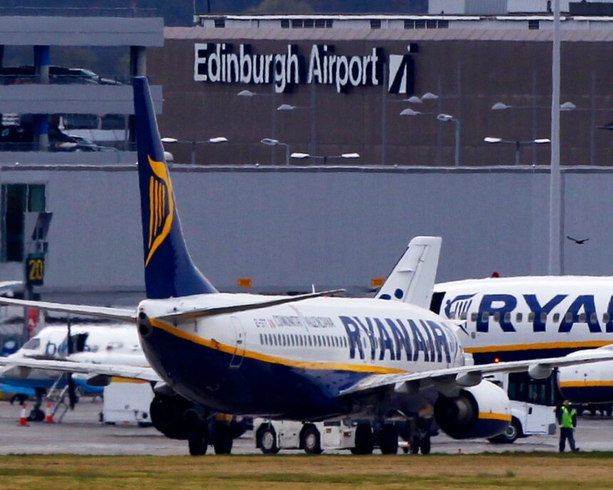 edinburgh airport suspends all flights due to it problem in air traffic control 6932b75046ecd
