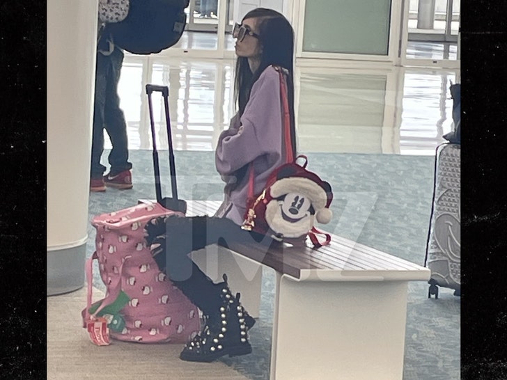 Eugenia Cooney s-a întors în Florida, foarte slabă 1 eugenia cooney back in florida appearing extremely thin at airport 6936ed75adec9