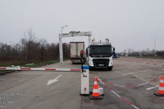 foto garda de mediu a testat noul scaner mobil cu raze x in apropierea frontierei a verificat camioane de marfa inclusiv pentru radiatii 69440b14d6433