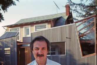 frank gehry maximalist master who created instant icons like the bilbao guggenheim 69343fec1c530