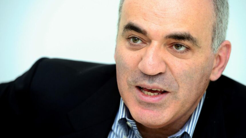 Arestare în lipsă pentru Garry Kasparov în Rusia 1 instanta rusa dispune arestarea in lipsa a lui gari kasparov acuzatiile aduse celebrului sahist 694a90146a31d