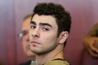 luigi mangione back in court for pretrial hearing in new york state case 692d59f7062fa