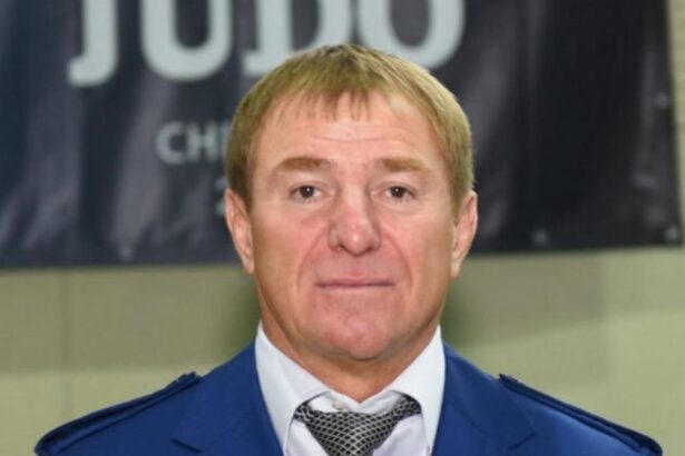 maia sandu i a retras decoratia sefului federatiei moldovene de judo pentru ca i s a deschis dosar penal 693499b131d8f