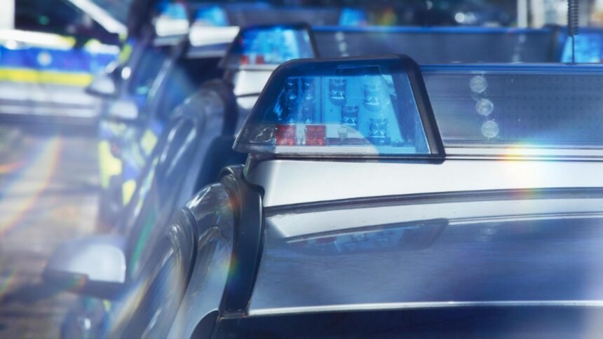 o mama a murit dupa ce s a aruncat de la etajul 10 cu gemenii de 3 ani in brate copiii se afla in stare critica 6937124c5bd45