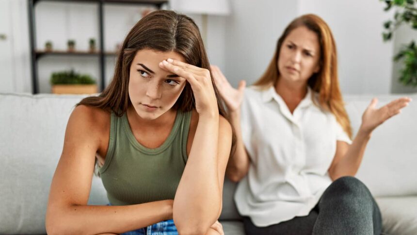 Părinții care epuizează emoțional copiii adulți folosesc 11 fraze 1 parents who emotionally exhaust their adult kids usually say these 11 phrases all the time 693ca77e96990