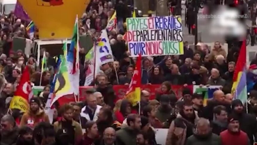 Proteste în Franța: zeci de mii în stradă, școli închise 1 proteste masive in franta zeci de mii de oameni in strada scoli inchise trenuri blocate si administratia paralizata 6931da62593aa