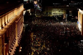 proteste masive la sofia oamenii au iesit in strada revoltati de majorarile de taxe prevazute in proiectul de buget video 692df9abf1711