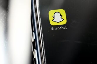 russia blocks snapchat and restricts apples facetime state officials say 693217dfb6659