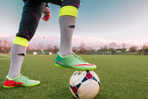 sase fotbalisti au ajuns de urgenta la spital cineva le a turnat acid in ghetele de fotbal 692da1c770fc5