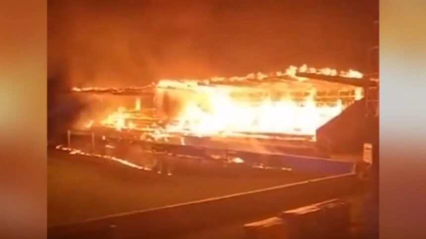 trei adolescenti arestati dupa ce au incendiat un stadion tribuna a fost facuta scrum 693b090a5bc58
