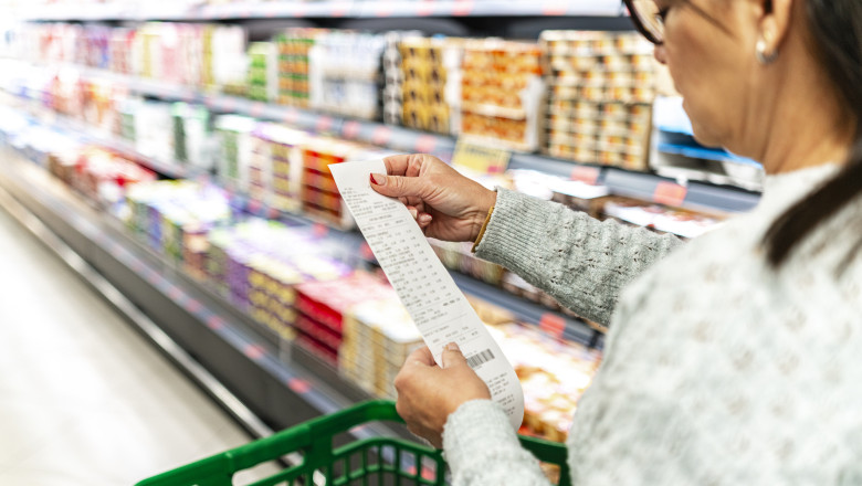 Cheltuielile de sărbători: românii ignoră bugetul 1 video de sarbatori romanii nu prea se uita la bani cat ajunge sa cheltuie in medie o familie in luna decembrie cumperi ce iti permiti 693fcbcfb54d0