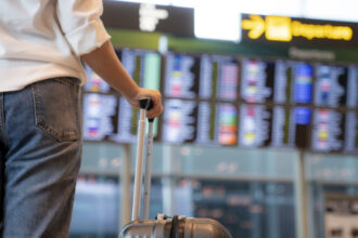 video romanii calatoresc tot mai mult cu avionul record de pasageri in 2025 pe aeroporturi inainte ne chinuiam pe la microbuze 693f33305e579