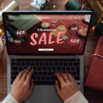 video romanii fac cumparaturi record din strainatate cu cat a crescut numarul comenzilor online de sarbatori anul acesta 69395756d03e3