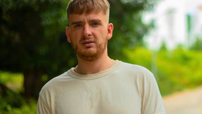 Comportamentele unui bărbat crescut de un tată rău 1 you can spot a man who was raised by a bad dad by these 11 pretty obvious behaviors 694aef79e2758