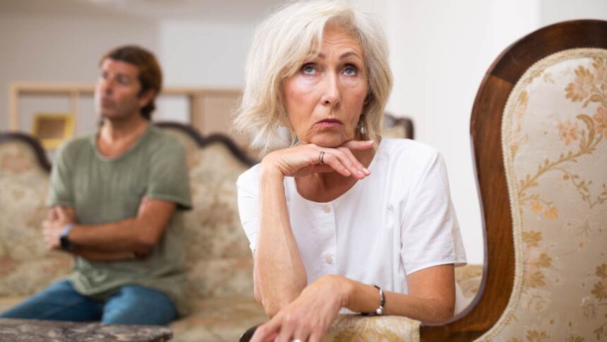 11 ways a narcissistic woman gaslights her whole family 69712a259c3ce