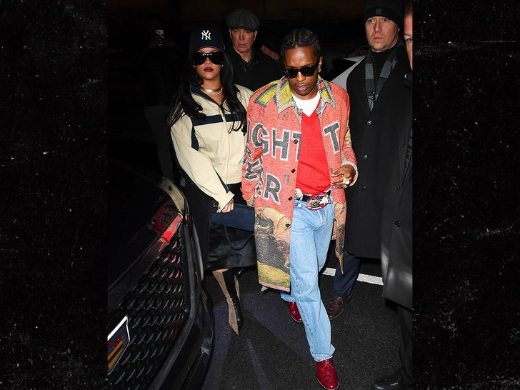 A$AP Rocky și Rihanna ies după debutul său la SNL 1 aap rocky and rihanna step out after his snl musical guest debut 696cf3d3ab483