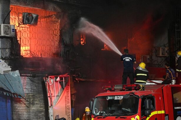 at least 6 dead dozens injured in shopping mall fire in pakistan 696cf9c51d79b