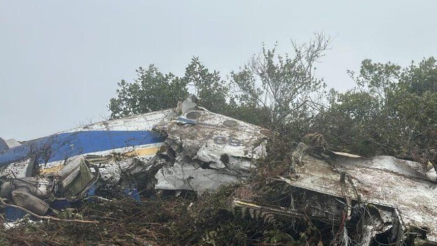 Avion prăbușit în Columbia: 15 morți, printre care un parlamentar 1 avion prabusit in columbia langa venezuela 15 persoane au murit inclusiv un parlamentar video 697b0b525326c