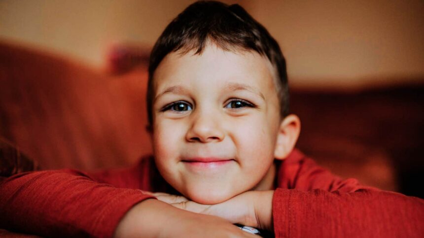 Băieții fericiți cresc cu părinți care fac șapte lucruri 1 boys who feel safe and loved are usually raised by parents who do these 7 things 696007b943b6c